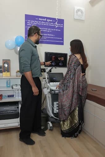 Reviewing ultrasound images with a patient at the USG console