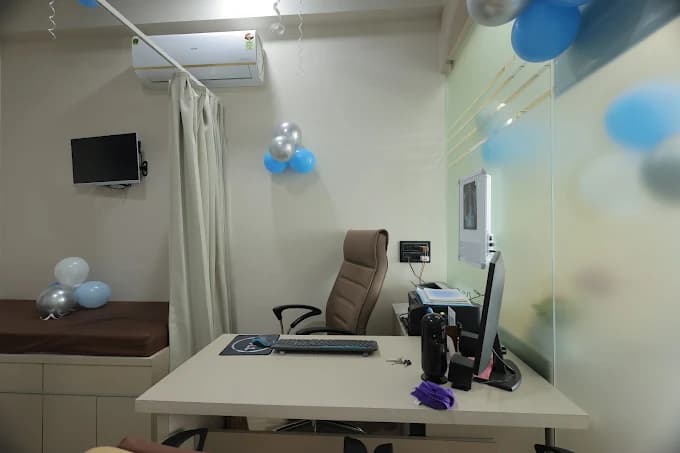 Consultation and reporting room with examination couch